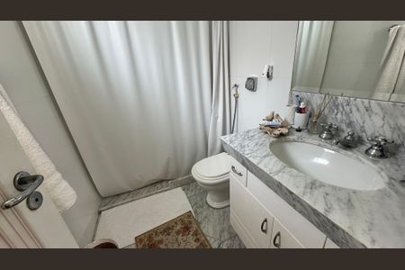 Casa à venda com 508m², 4 quartos e 5 vagasBanheiro da Suíte 2