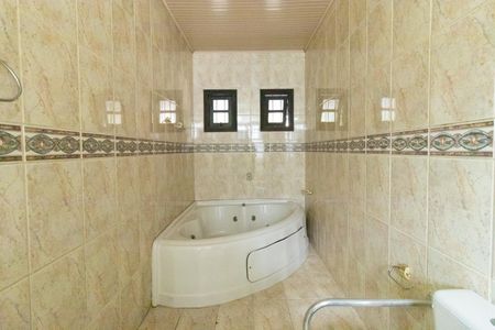 Casa para alugar com 350m², 4 quartos e 3 vagasBanheiro 2