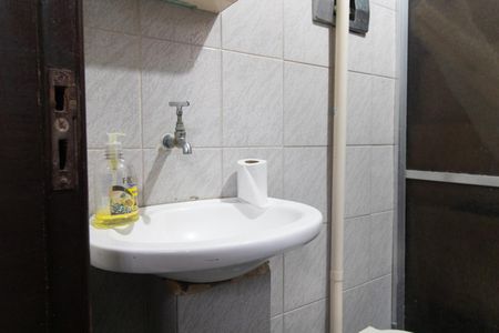 Casa para alugar com 350m², 4 quartos e 3 vagasÁrea comum - Banheiro do salão de festas