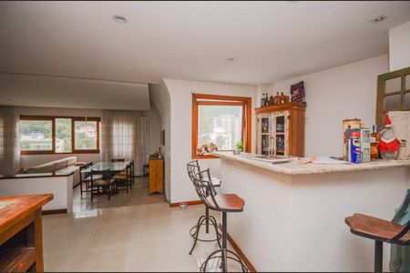 Casa à venda com 378m², 4 quartos e sem vaga