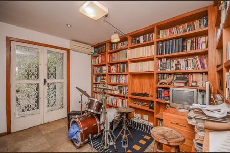 Casa à venda com 378m², 4 quartos e sem vaga