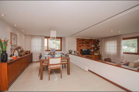 Casa à venda com 378m², 4 quartos e sem vaga