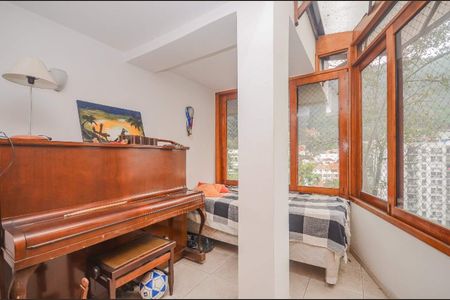 Casa à venda com 378m², 4 quartos e sem vaga