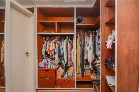 Casa à venda com 378m², 4 quartos e sem vaga