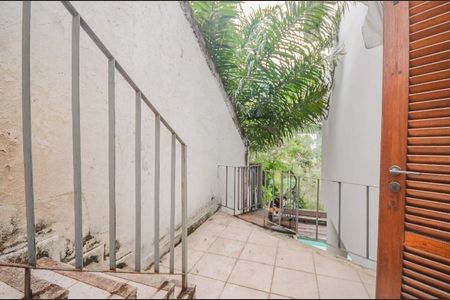Casa à venda com 378m², 4 quartos e sem vaga
