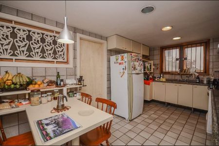 Casa à venda com 378m², 4 quartos e sem vaga