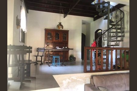 Casa à venda com 195m², 7 quartos e 2 vagas