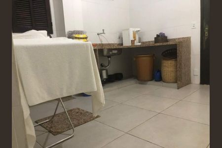 Casa à venda com 195m², 7 quartos e 2 vagas