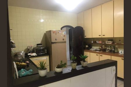 Casa à venda com 195m², 7 quartos e 2 vagas