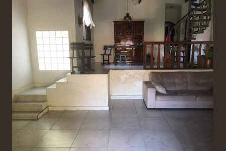 Casa à venda com 195m², 7 quartos e 2 vagas