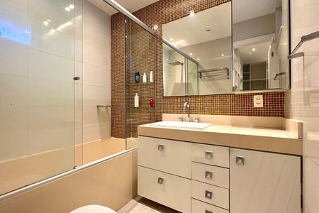 Apartamento à venda com 206m², 4 quartos e 1 vagaBanheiro da Suíte 1