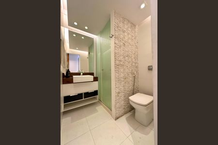 Apartamento à venda com 206m², 4 quartos e 1 vagaBanheiro 2