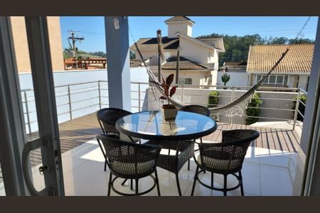 Casa de condomínio à venda com 389m², 4 quartos e 5 vagasVaranda