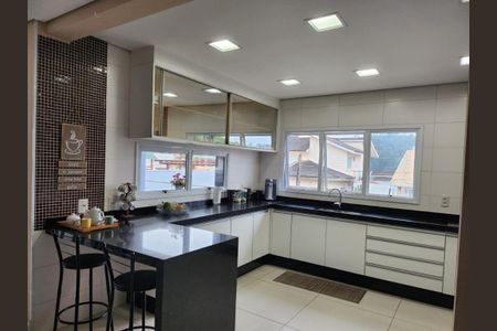 Casa de condomínio à venda com 389m², 4 quartos e 5 vagasCozinha