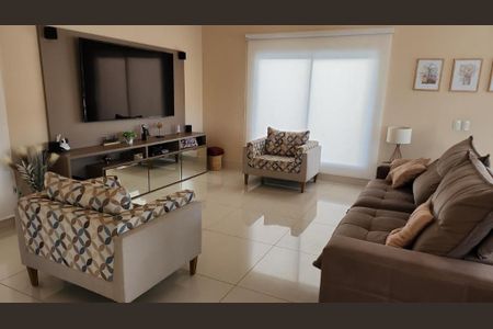 Casa de condomínio à venda com 389m², 4 quartos e 5 vagasSala