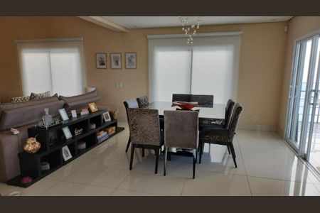 Casa de condomínio à venda com 389m², 4 quartos e 5 vagasSala