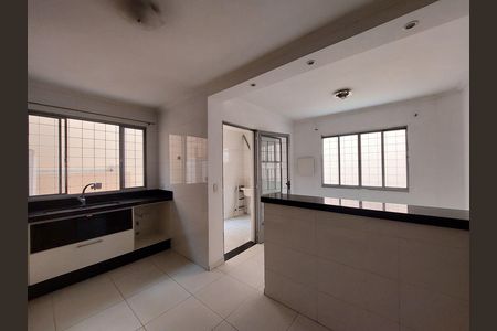 Casa para alugar com 170m², 3 quartos e 3 vagas Casa para alugar com 170m², 3 quartos e 3 vagasCozinha