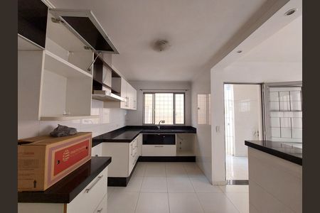 Casa para alugar com 170m², 3 quartos e 3 vagas Casa para alugar com 170m², 3 quartos e 3 vagasCozinha