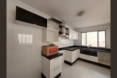 Casa para alugar com 170m², 3 quartos e 3 vagas Casa para alugar com 170m², 3 quartos e 3 vagasCozinha