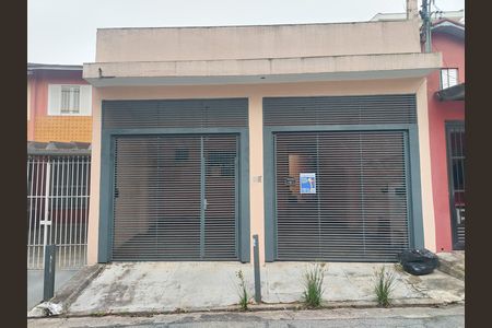 Casa para alugar com 170m², 3 quartos e 3 vagas Casa para alugar com 170m², 3 quartos e 3 vagasFachada