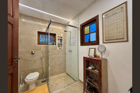 Casa à venda com 246m², 4 quartos e 3 vagas Casa à venda com 246m², 4 quartos e 3 vagasBanheiro 2