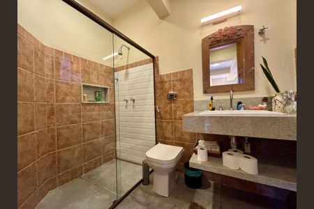 Casa à venda com 246m², 4 quartos e 3 vagas Casa à venda com 246m², 4 quartos e 3 vagasBanheiro 1