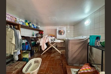 Casa à venda com 246m², 4 quartos e 3 vagas Casa à venda com 246m², 4 quartos e 3 vagasQuarto de Serviço