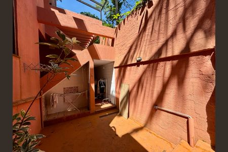 Casa à venda com 246m², 4 quartos e 3 vagas Casa à venda com 246m², 4 quartos e 3 vagasÁrea de Serviço