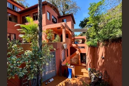 Casa à venda com 246m², 4 quartos e 3 vagas Casa à venda com 246m², 4 quartos e 3 vagasÁrea Externa