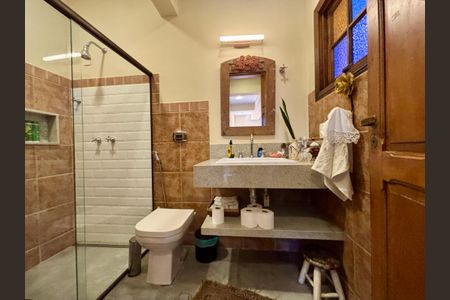 Casa à venda com 246m², 4 quartos e 3 vagas Casa à venda com 246m², 4 quartos e 3 vagasBanheiro 1