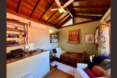 Casa à venda com 246m², 4 quartos e 3 vagas Casa à venda com 246m², 4 quartos e 3 vagasQuarto 3