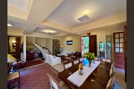 Casa à venda com 246m², 4 quartos e 3 vagas Casa à venda com 246m², 4 quartos e 3 vagasSala 1