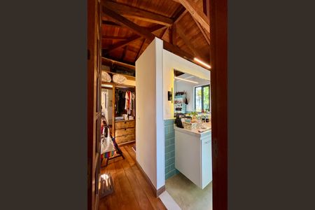 Casa à venda com 246m², 4 quartos e 3 vagas Casa à venda com 246m², 4 quartos e 3 vagasSuíte