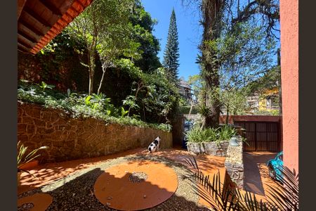 Casa à venda com 246m², 4 quartos e 3 vagas Casa à venda com 246m², 4 quartos e 3 vagasÁrea Externa