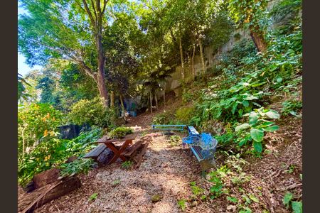 Casa à venda com 246m², 4 quartos e 3 vagas Casa à venda com 246m², 4 quartos e 3 vagasÁrea Externa