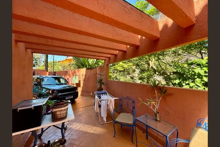 Casa à venda com 246m², 4 quartos e 3 vagas Casa à venda com 246m², 4 quartos e 3 vagasÁrea de Serviço