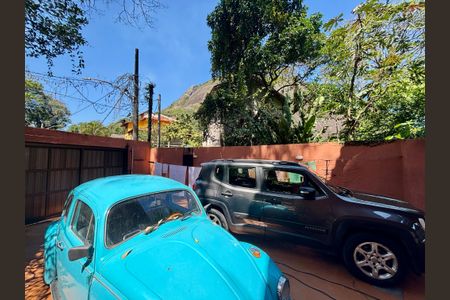 Casa à venda com 246m², 4 quartos e 3 vagas Casa à venda com 246m², 4 quartos e 3 vagasGaragem