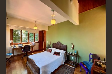 Casa à venda com 246m², 4 quartos e 3 vagas Casa à venda com 246m², 4 quartos e 3 vagasSuíte