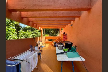 Casa à venda com 246m², 4 quartos e 3 vagas Casa à venda com 246m², 4 quartos e 3 vagasÁrea de Serviço