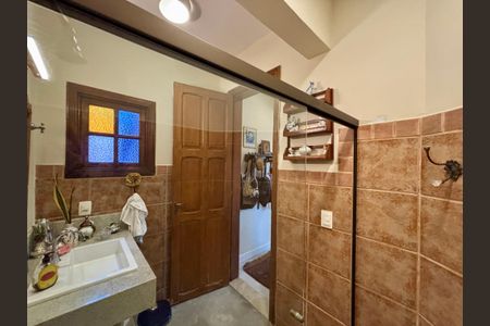 Casa à venda com 246m², 4 quartos e 3 vagas Casa à venda com 246m², 4 quartos e 3 vagasBanheiro 1