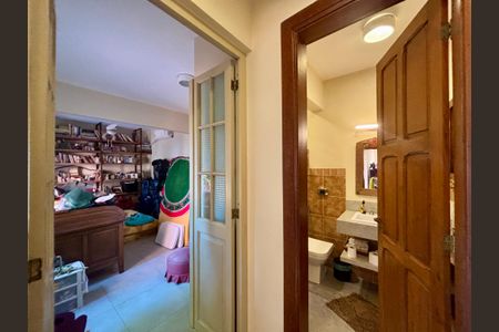 Casa à venda com 246m², 4 quartos e 3 vagas Casa à venda com 246m², 4 quartos e 3 vagasBanheiro 1