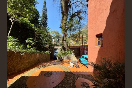 Casa à venda com 246m², 4 quartos e 3 vagas Casa à venda com 246m², 4 quartos e 3 vagasÁrea Externa