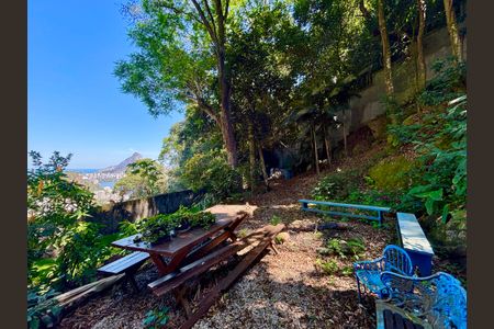 Casa à venda com 246m², 4 quartos e 3 vagas Casa à venda com 246m², 4 quartos e 3 vagasÁrea Externa