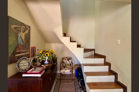 Casa à venda com 246m², 4 quartos e 3 vagas Casa à venda com 246m², 4 quartos e 3 vagasSala 1