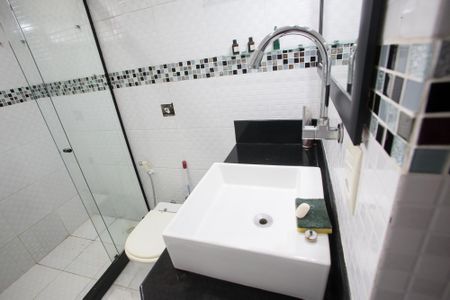 Casa de condomínio à venda com 439m², 6 quartos e 3 vagasBanheiro da Suíte 2