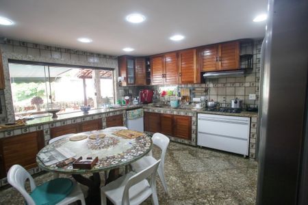 Casa de condomínio à venda com 439m², 6 quartos e 3 vagasCozinha