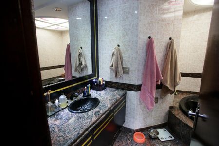 Casa de condomínio à venda com 439m², 6 quartos e 3 vagasBanheiro da Suíte 1