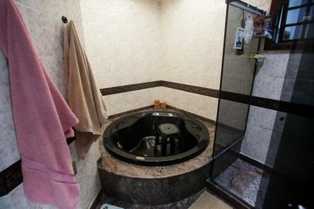 Casa de condomínio à venda com 439m², 6 quartos e 3 vagasBanheiro da Suíte 1