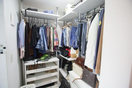 Casa de condomínio à venda com 439m², 6 quartos e 3 vagasCloset da Suíte 2