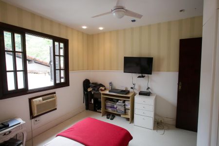 Casa de condomínio à venda com 439m², 6 quartos e 3 vagasQuarto 1